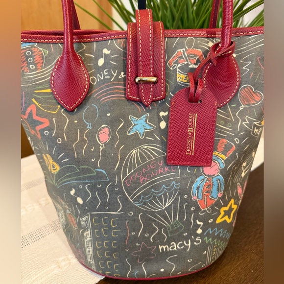 Vintage Dooney & Bourke Limited Edition Macy's
Parade Bucket Bag - Picture 4 of 10